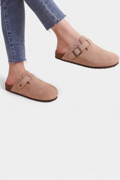 Tia Robust Suede Clogs - Lora Toronto